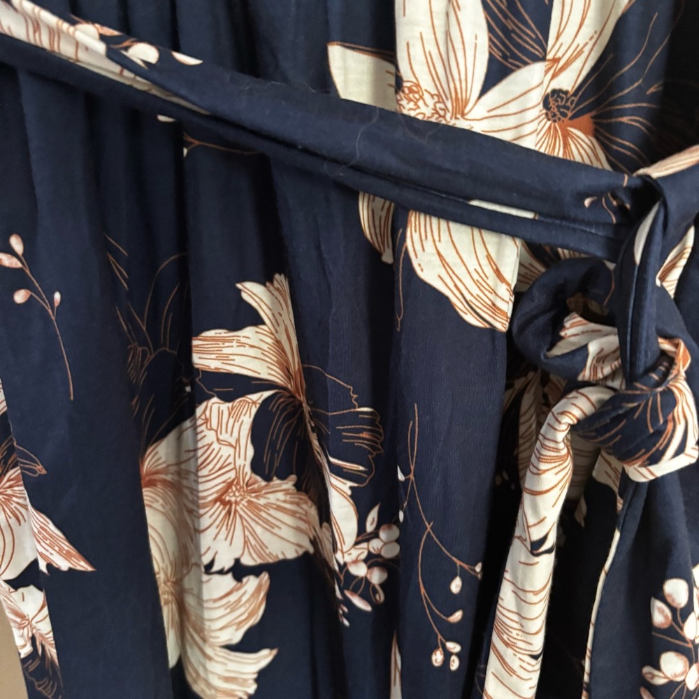 Floral Navy Dress - Picture 6 of 8